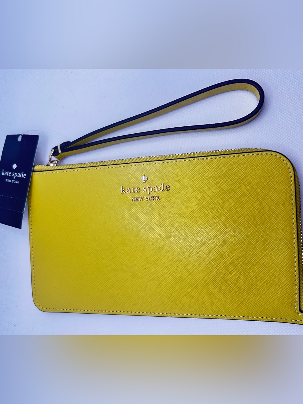 NWT Kate Spade Lucy Medium L-Zip Wristlet Lime Slice Saffiano Leather
